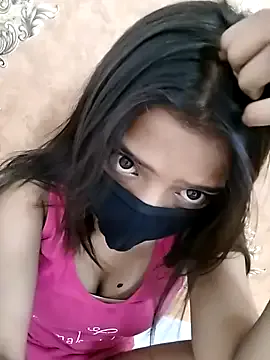Yiyi-707 – webcam model profile photo Image 3
