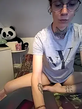 EsmeBrowm – webcam model profile photo Image 17