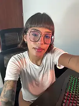 EvaRoughe – webcam model profile photo Image 5