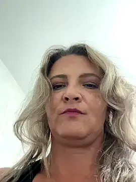 CherryMomo – webcam model profile photo Image 7