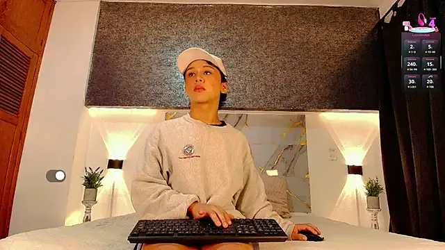 AAASuck – webcam model profile photo Image 5