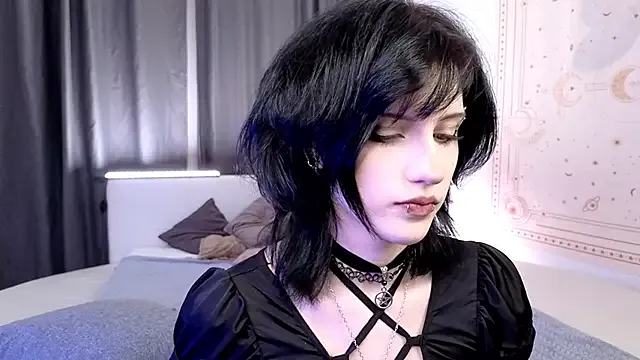 QueenTarote – webcam model profile photo Image 8