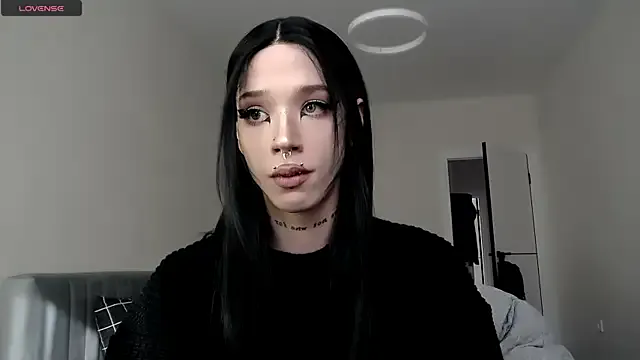 MiraKova – webcam model profile photo Image 12