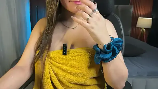 AmyLaurens – webcam model profile photo Image 18