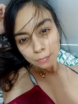 Isabella – webcam model profile photo Image 2