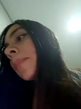 Isabella – webcam model profile photo Image 3