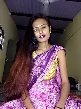 AdelinaLuuna – webcam model profile photo Image 3