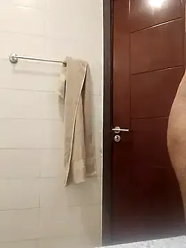 MiraKova – webcam model profile photo Image 5