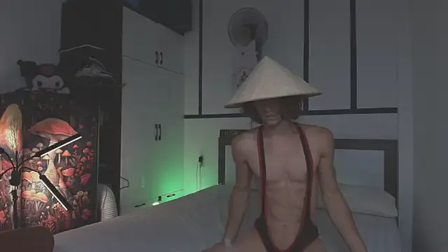 MiraKova – webcam model profile photo Image 12