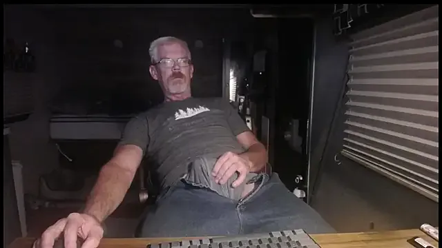 LillyStark – webcam model profile photo Image 18