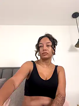 Isabella – webcam model profile photo Image 10