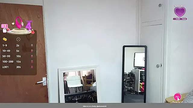 MiraKova – webcam model profile photo Image 3