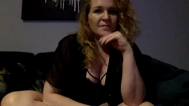 MiaPersy – webcam model profile photo Image 3