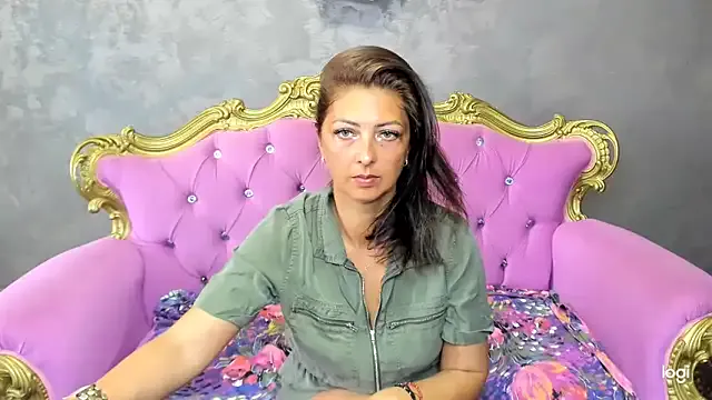 mc-Olivia – webcam model profile photo Image 3