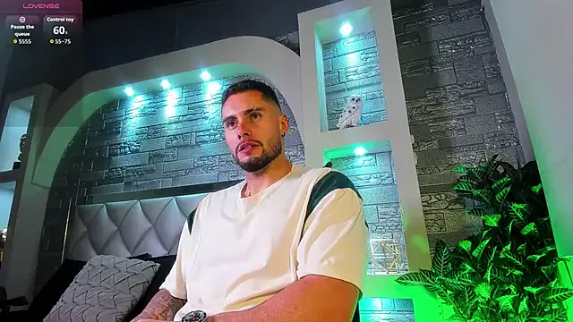 Melina – webcam model profile photo Image 18