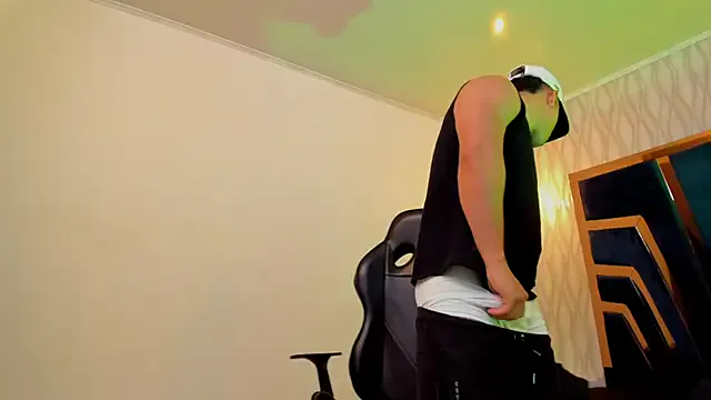 MiraKova – webcam model profile photo Image 12