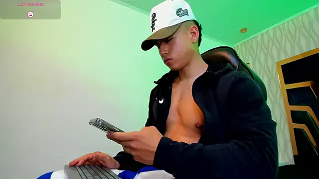 MiraKova – webcam model profile photo Image 15