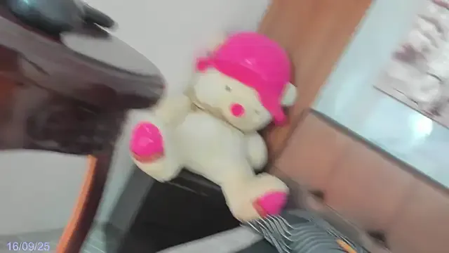 YasmienAtos – webcam model profile photo Image 15