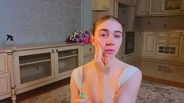 Yiyi-707 – webcam model profile photo Image 18