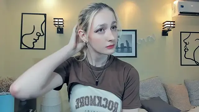 MiraKova – webcam model profile photo Image 10