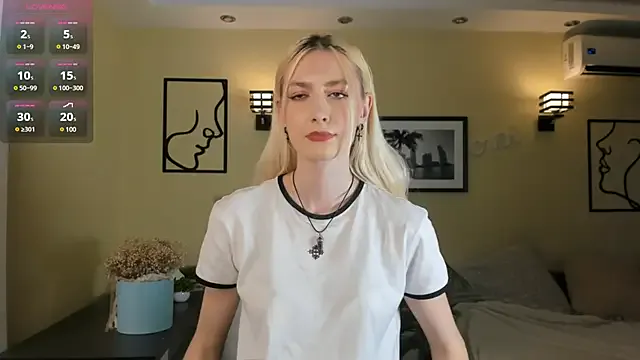 MiraKova – webcam model profile photo Image 3