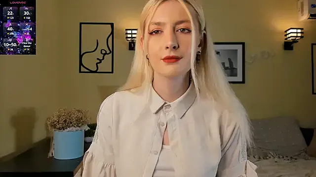 MiraKova – webcam model profile photo Image 4