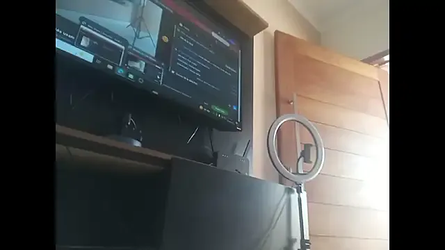 EsmeBrowm – webcam model profile photo Image 8