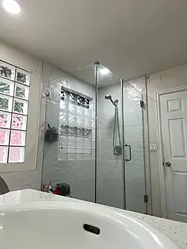 MiraKova – webcam model profile photo Image 12