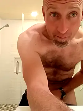 MiraKova – webcam model profile photo Image 5