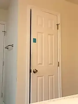 MiraKova – webcam model profile photo Image 8