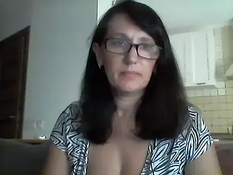 LilyReyes – webcam model profile photo Image 5