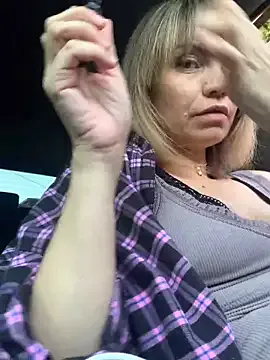 MichelleRouz – webcam model profile photo Image 2