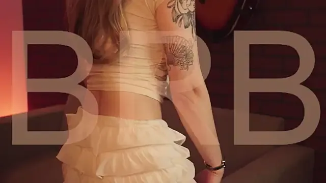 MiraKova – webcam model profile photo Image 15