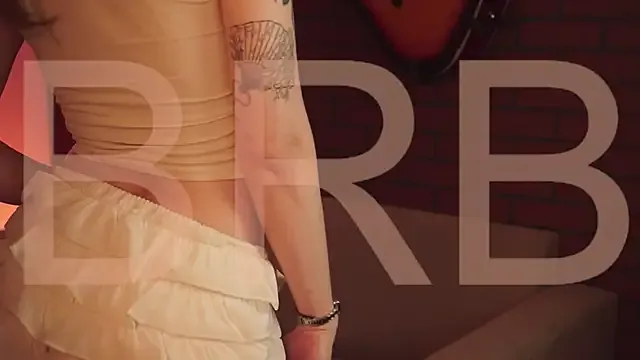 MiraKova – webcam model profile photo Image 19