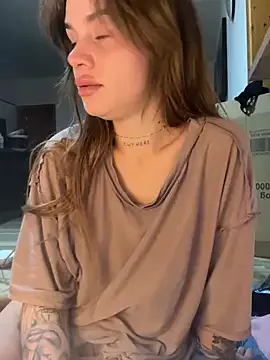 EmiliaCatalina Image 10