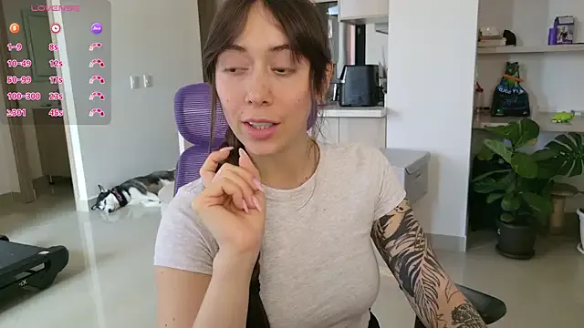 MiraKova – webcam model profile photo Image 13