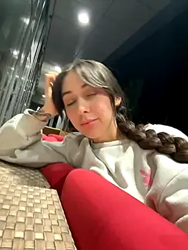 MiraKova – webcam model profile photo Image 16