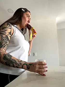 MiraKova – webcam model profile photo Image 9