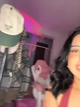 PeachesInJuice – webcam model profile photo Image 8