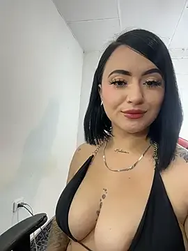 Carine – webcam model profile photo Image 6