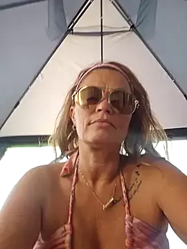 SUZU_1201 – webcam model profile photo Image 15