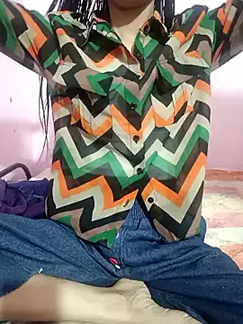 ErzabelLew – webcam model profile photo Image 2