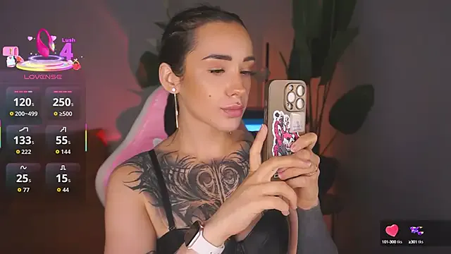 HotyWinter – webcam model profile photo Image 14