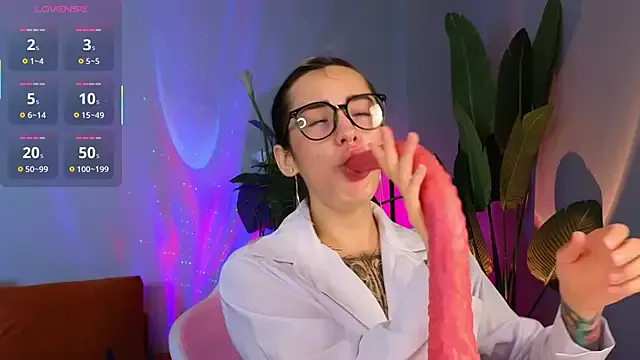 HotyWinter – webcam model profile photo Image 6