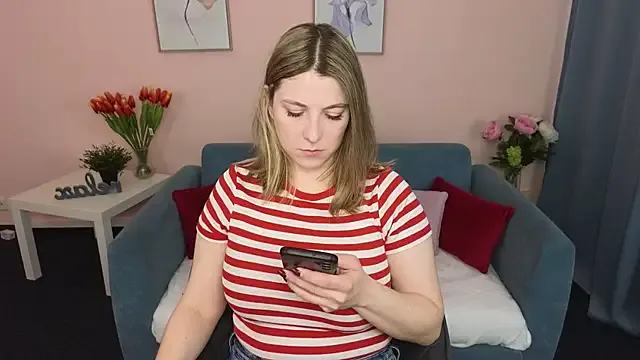 IvyStuart – webcam model profile photo Image 5