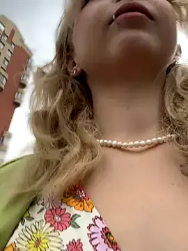 RoxyBuch – webcam model profile photo Image 4