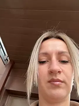 SarithaBroun – webcam model profile photo Image 14