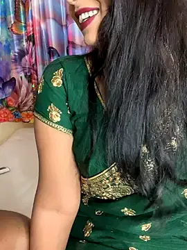 Caroline – webcam model profile photo Image 7