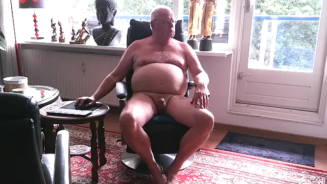 MiraKova – webcam model profile photo Image 9