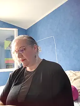 MilaDelays – webcam model profile photo Image 11